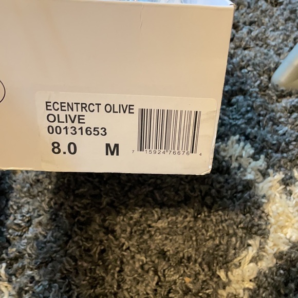 Woman - Picture 3 of 6